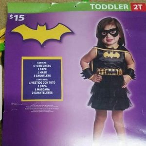 Bat girl costume
Size 2T